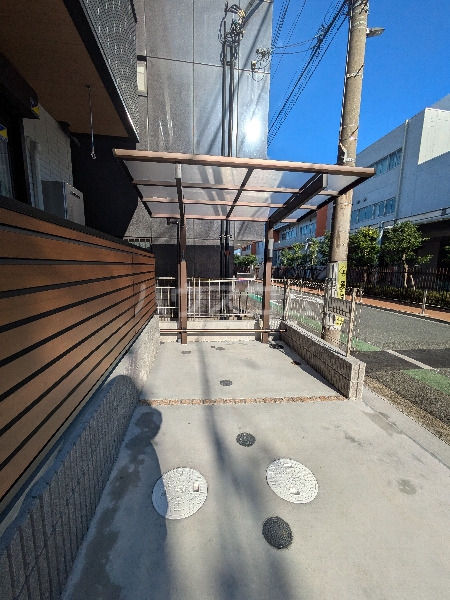 21/30 エントランス