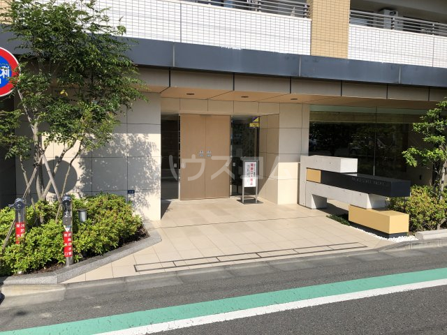 21/30 エントランス