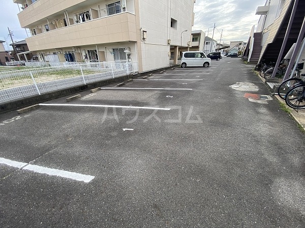 22/30 駐車場