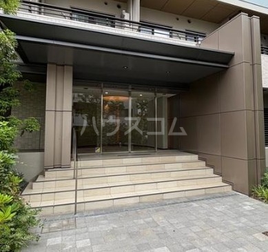 16/21 エントランス