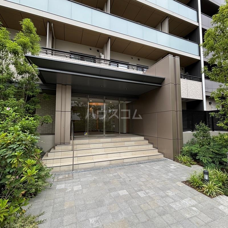 21/27 エントランス