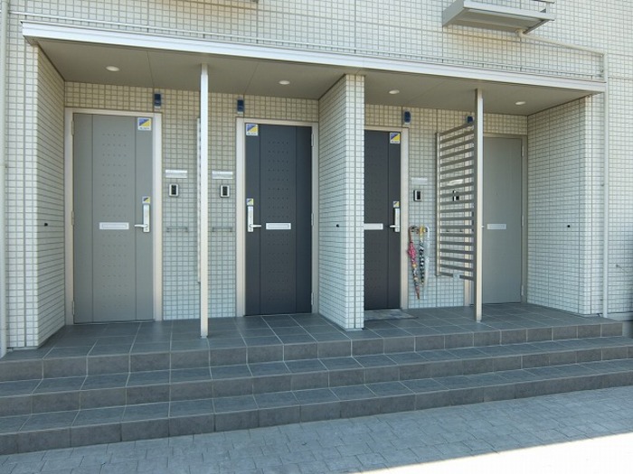 24/30 エントランス