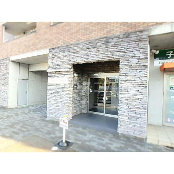 21/30 エントランス