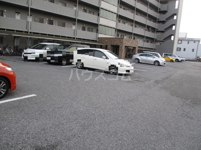 21/28 駐車場
