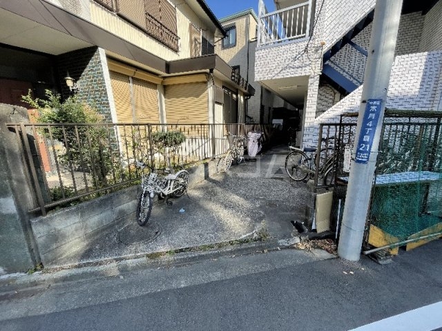 24/29 エントランス