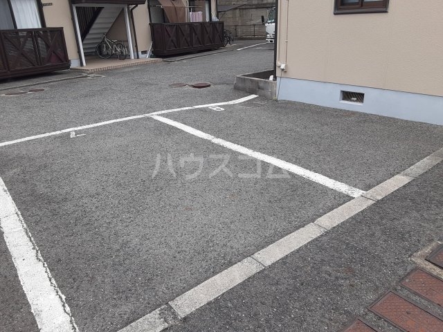 13/19 駐車場