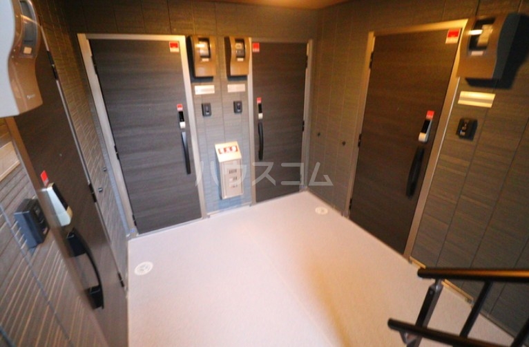 18/20 エントランス