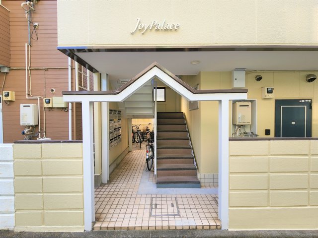 18/28 エントランス