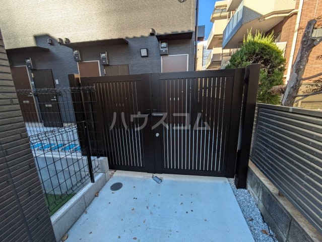 21/30 エントランス