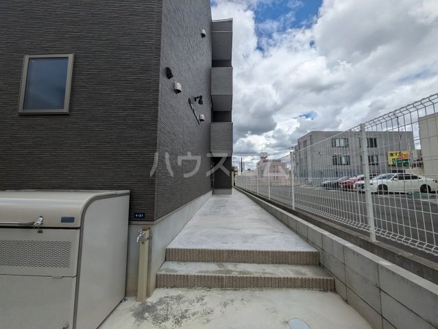 23/30 エントランス