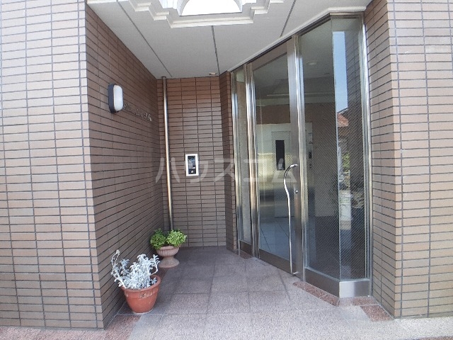 21/30 エントランス