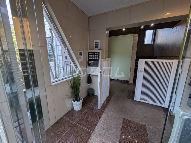 19/24 エントランス