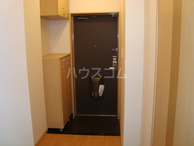 13/27 玄関