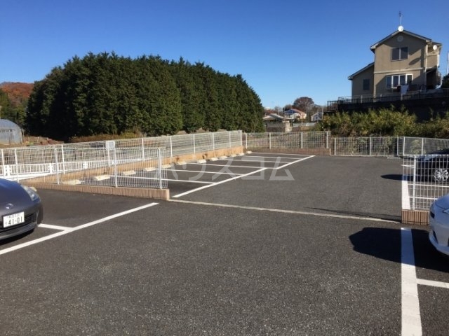 18/28 駐車場