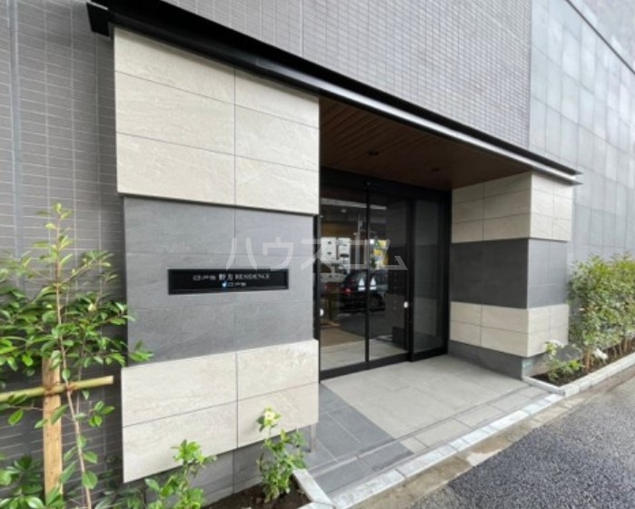 23/30 エントランス