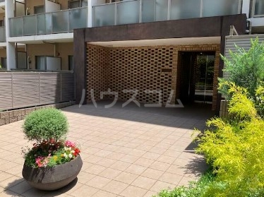 16/16 エントランス