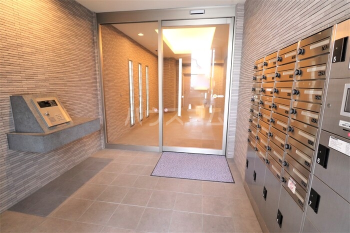 18/28 エントランス