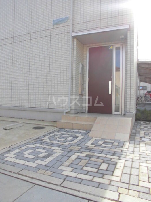 24/30 エントランス