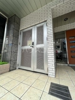 26/30 エントランス