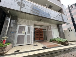 27/30 エントランス