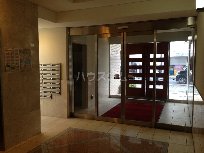 24/30 エントランス