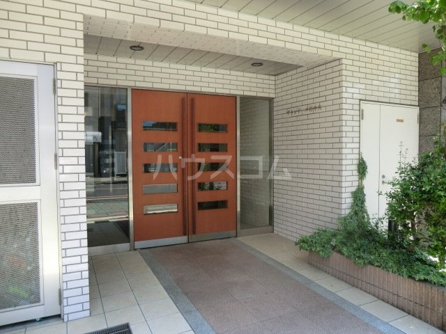 20/26 エントランス