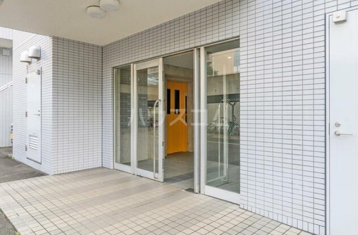 16/17 エントランス