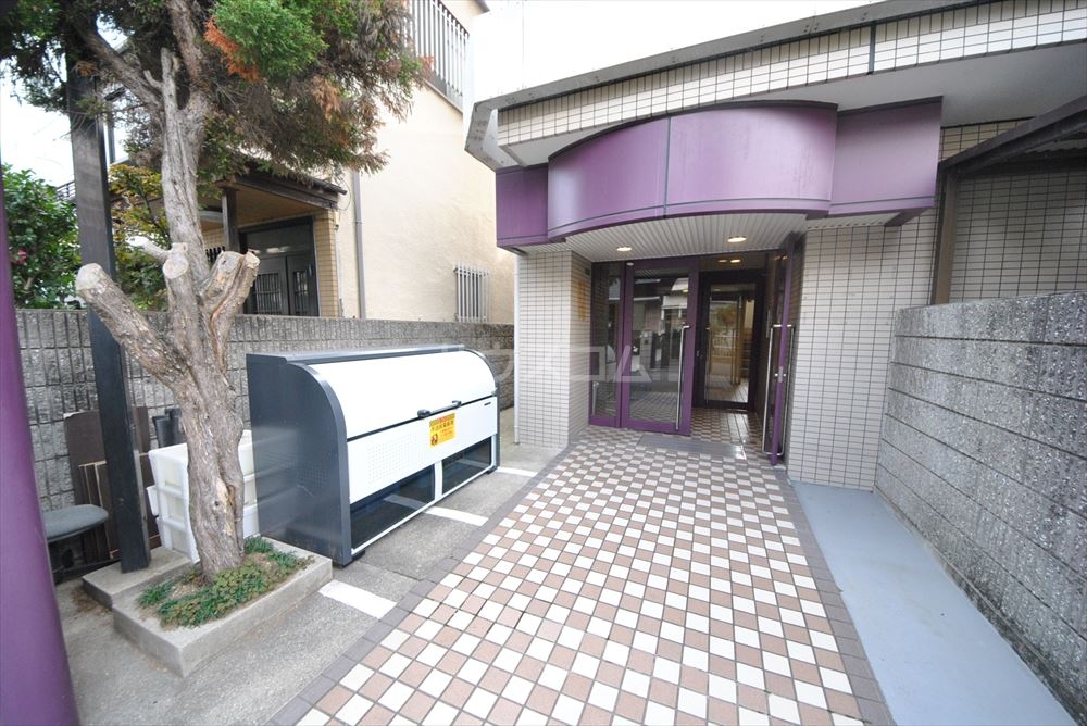 18/23 エントランス