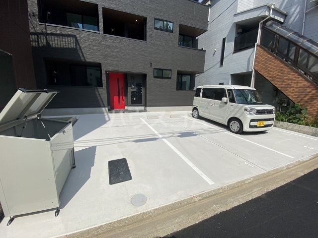22/28 駐車場