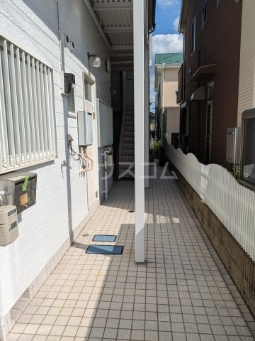 23/30 エントランス