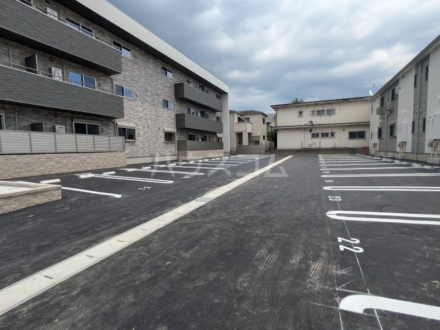 28/30 駐車場