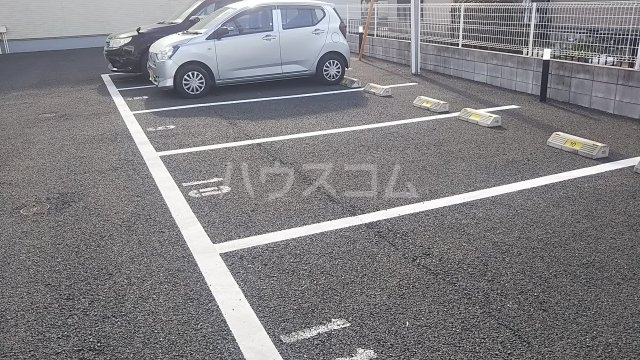 16/16 駐車場