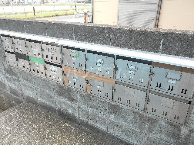 16/27 エントランス