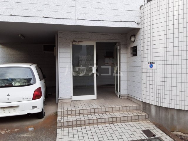 26/27 エントランス