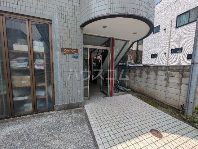 17/19 エントランス