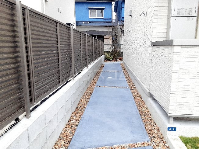 21/30 エントランス
