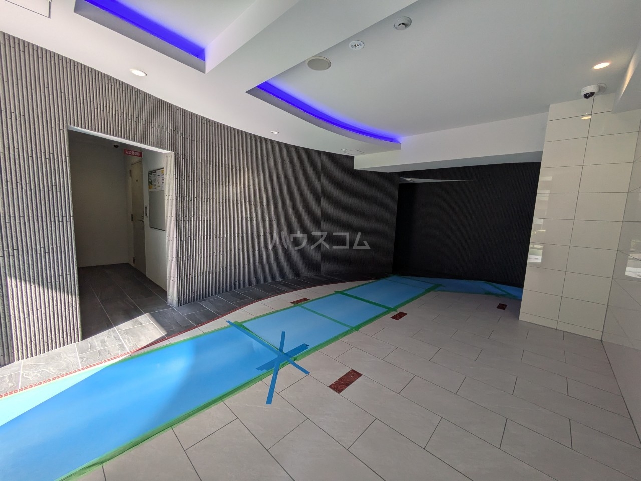 24/30 エントランス