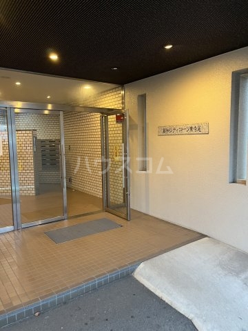 21/26 エントランス