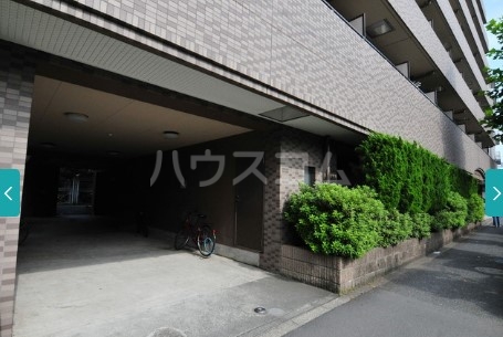 23/30 エントランス