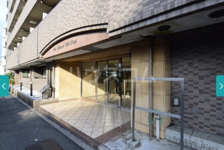 25/30 エントランス