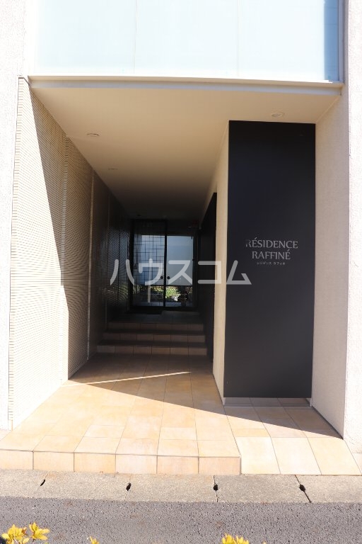 27/30 エントランス