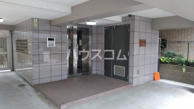 24/29 エントランス