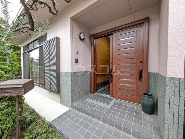 24/30 エントランス