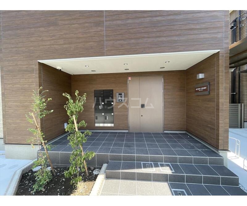 26/30 エントランス