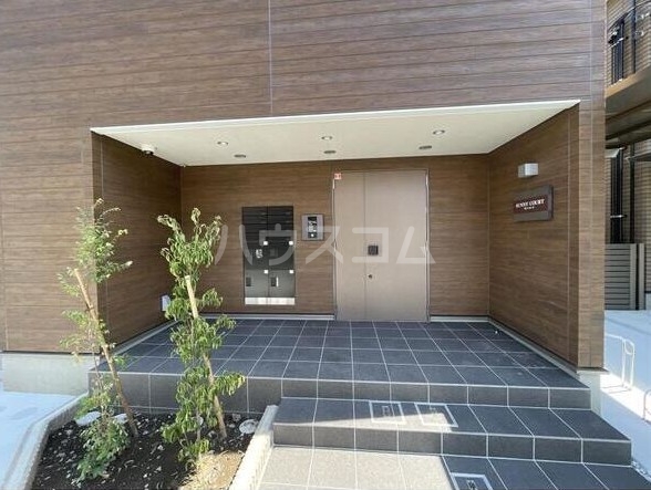 20/29 エントランス