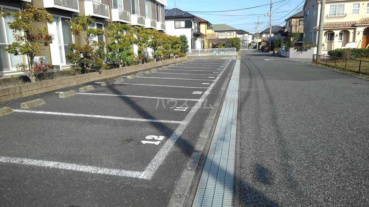 20/20 駐車場