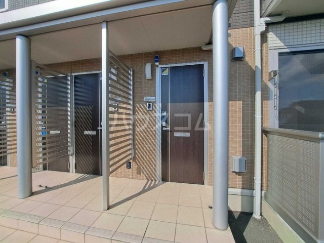 25/27 エントランス