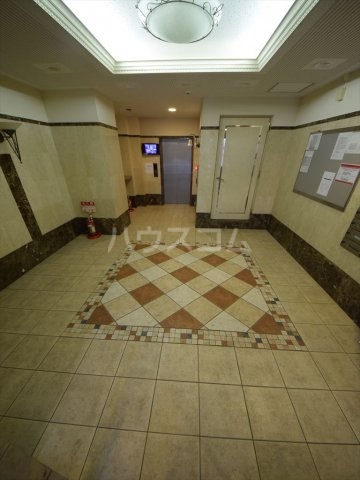 21/30 エントランス