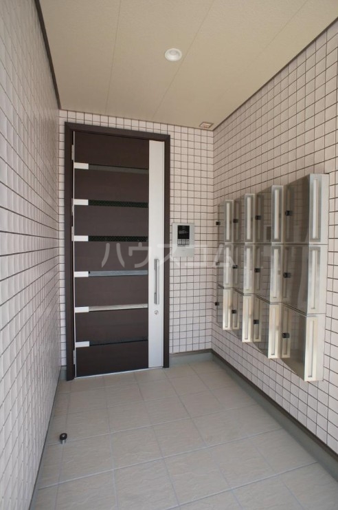 13/16 エントランス