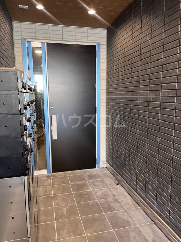 26/27 エントランス